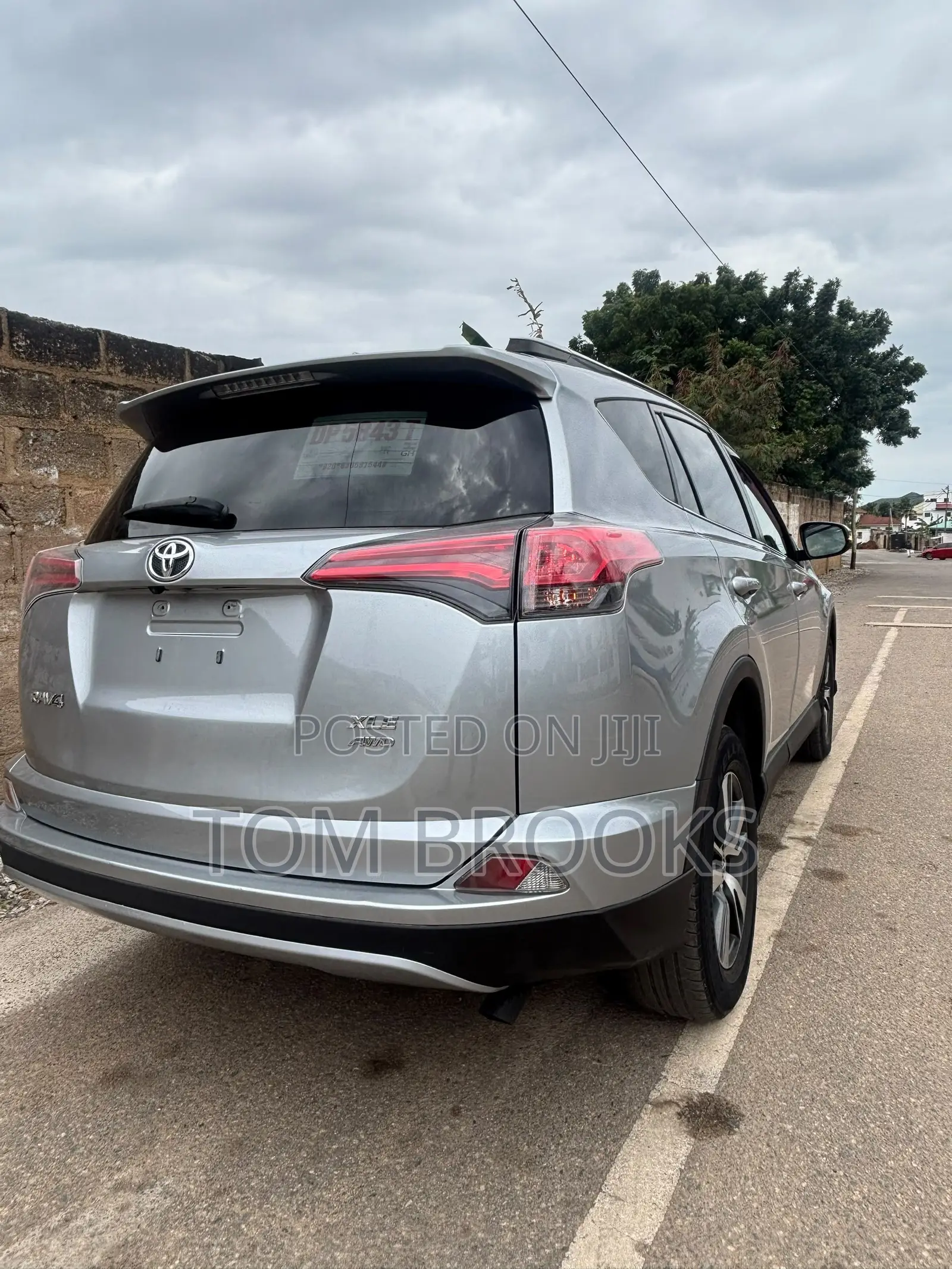 Toyota RAV4 XLE 4dr SUV AWD (2.5L 4cyl 6A) 2018 Silver