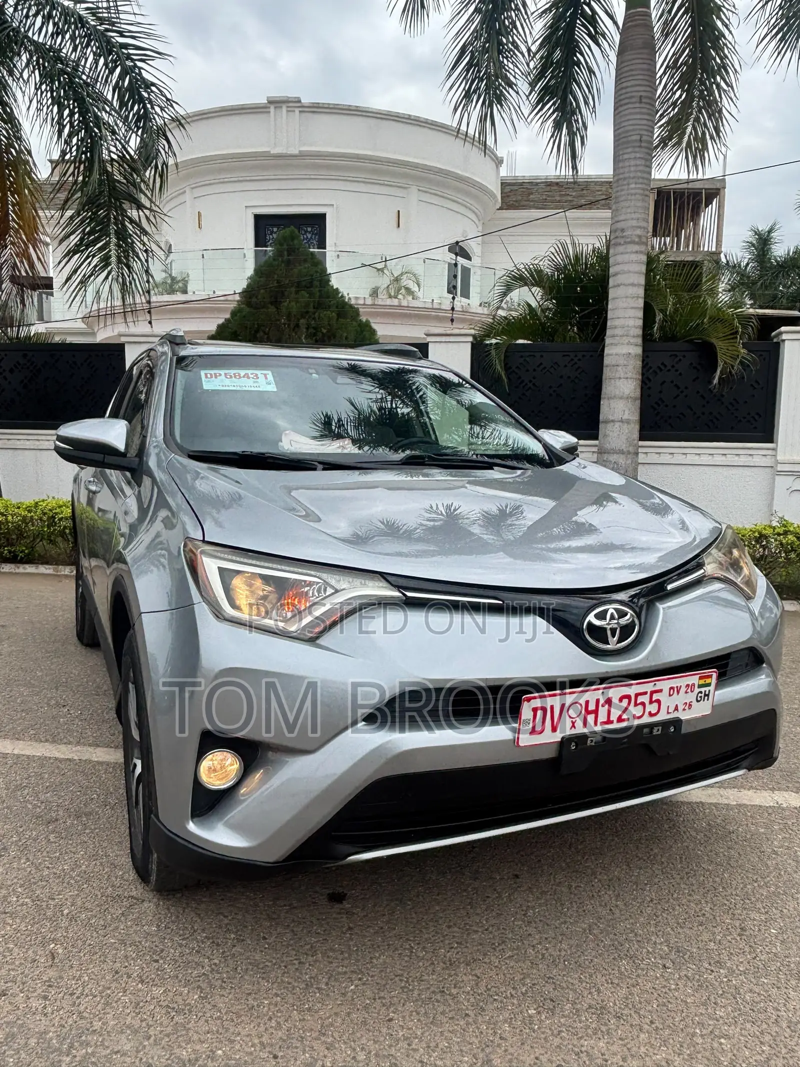 Toyota RAV4 XLE 4dr SUV AWD (2.5L 4cyl 6A) 2018 Silver
