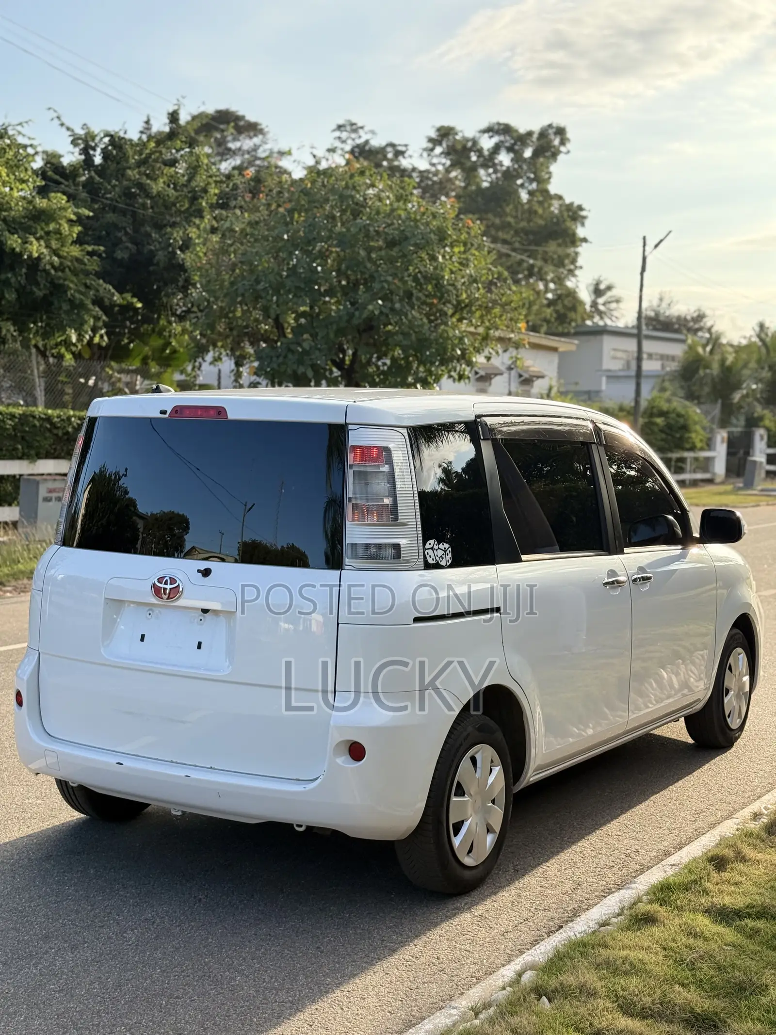 Toyota Sienta 1.5 FWD 2013 White
