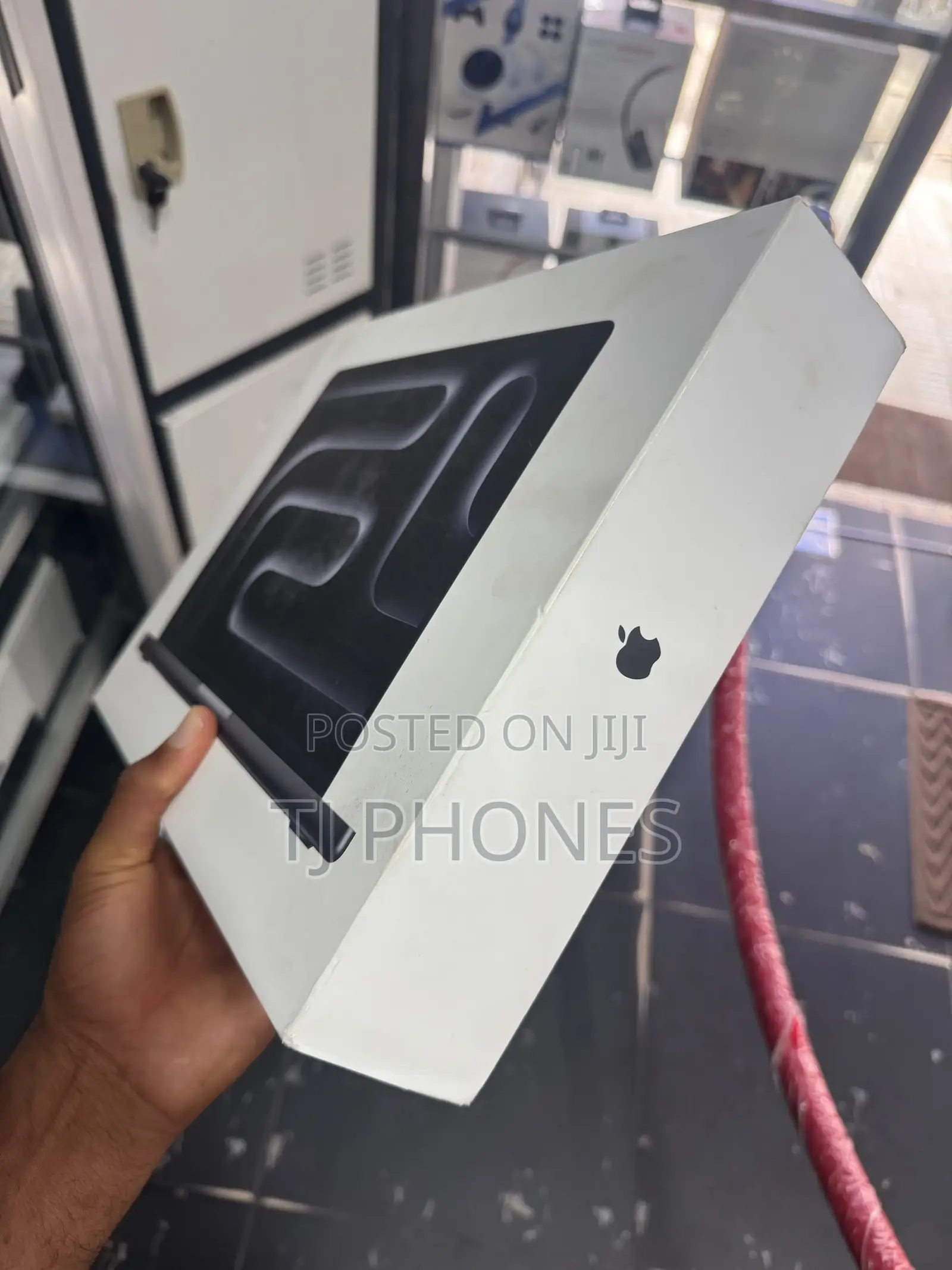 New Laptop Apple MacBook Pro 2025 M5 16GB Apple M5 SSD 1T