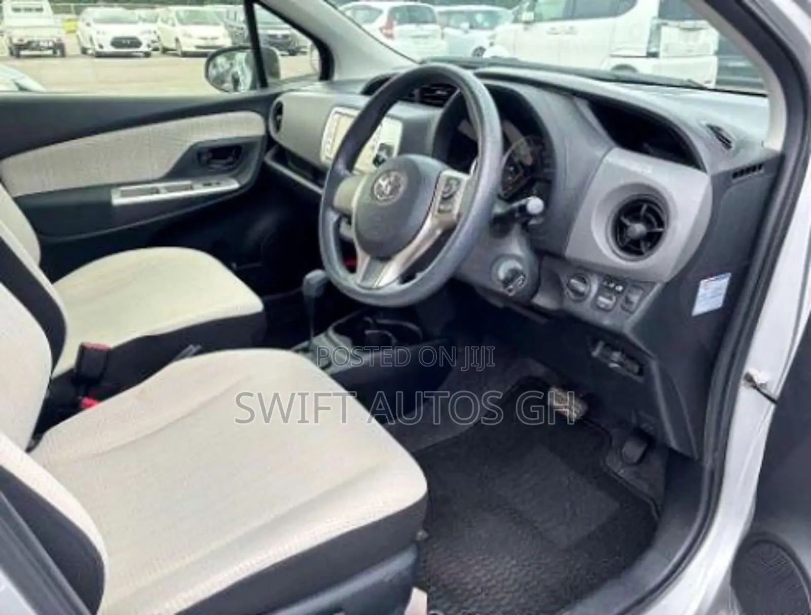 Toyota Vitz 1.3 FWD 5dr 2015 Silver