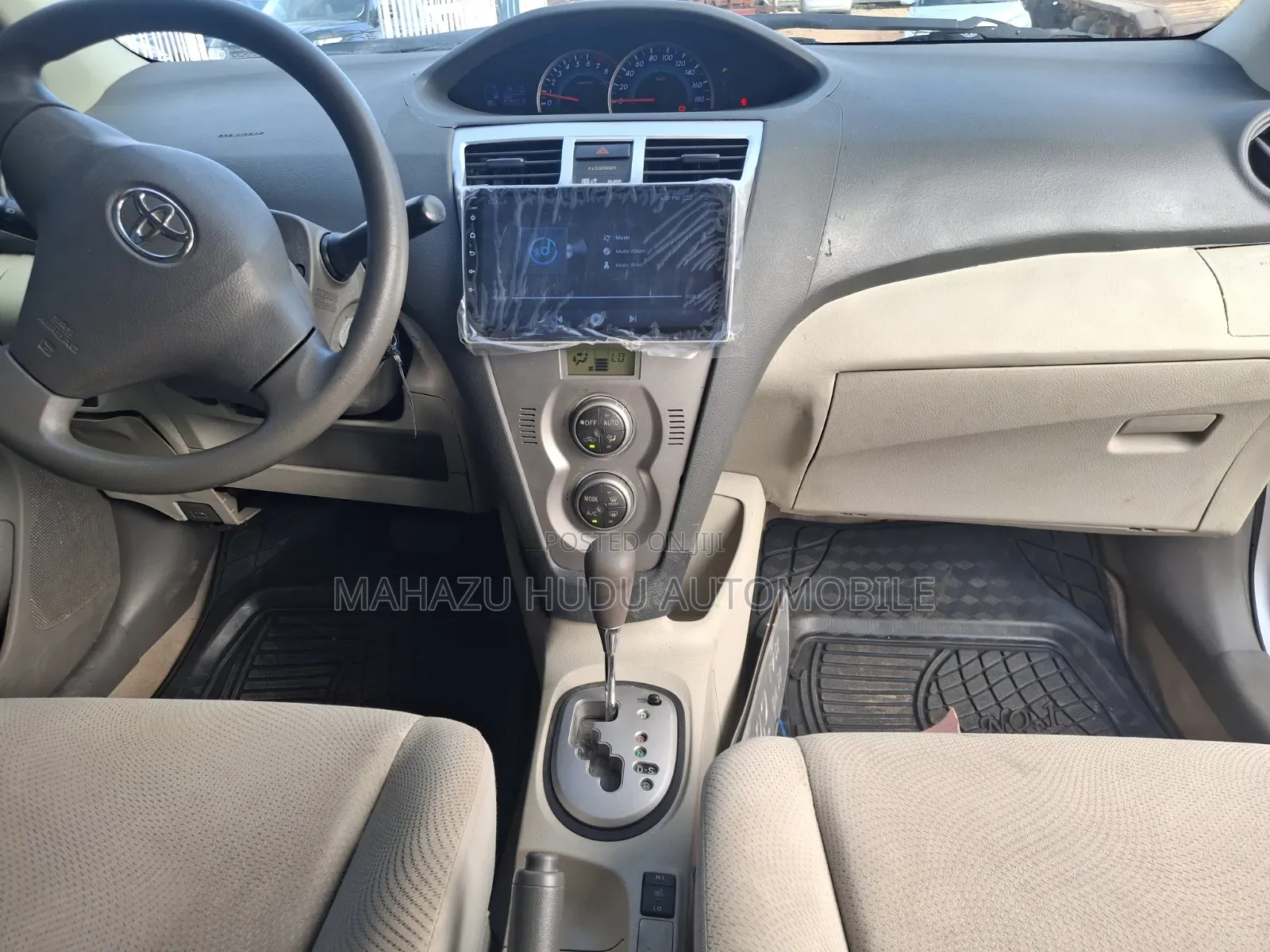 Toyota Belta 2010 Silver