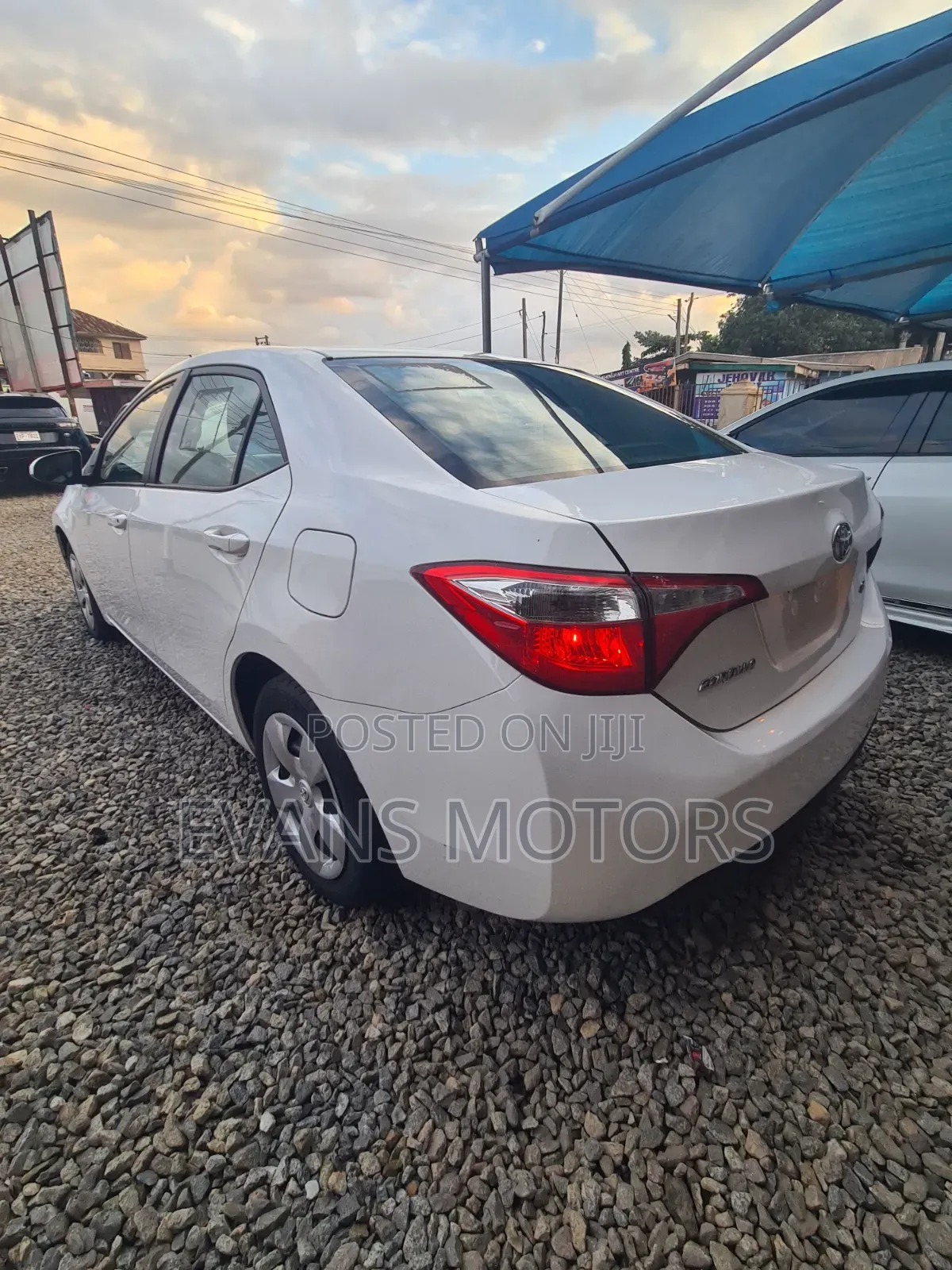 Toyota Corolla LE 4dr Sedan (1.8L 4cyl CVT) 2016 White