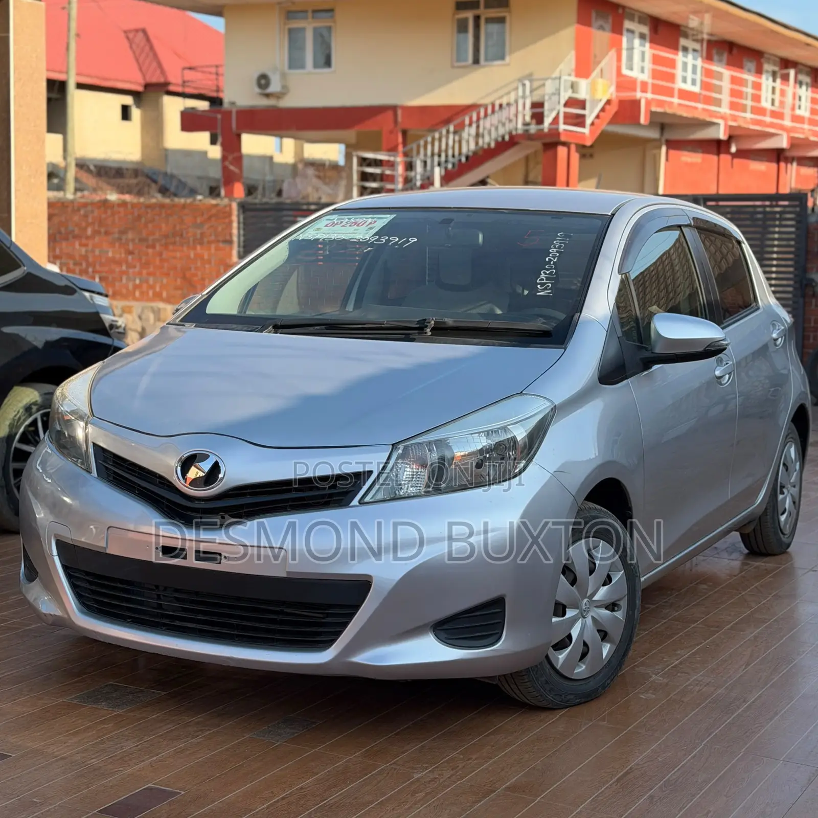 Toyota Vitz 1.3 AWD 3dr 2012 Gray