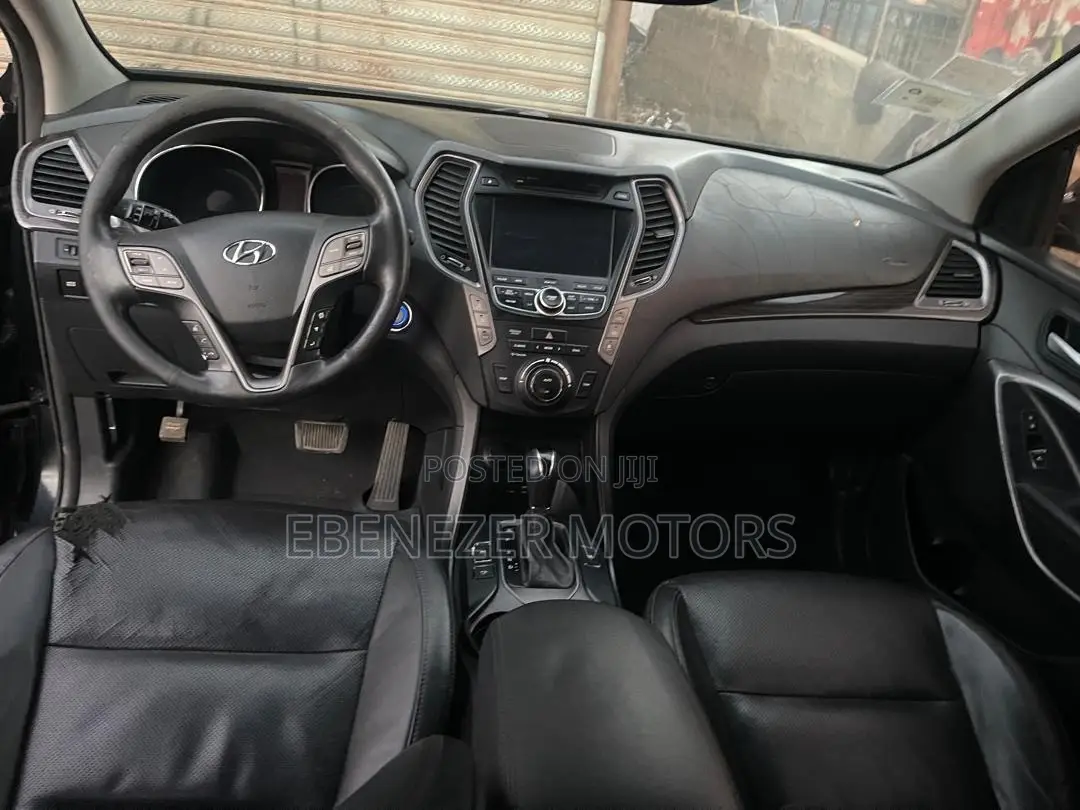 Hyundai Santa Fe 2016 Black