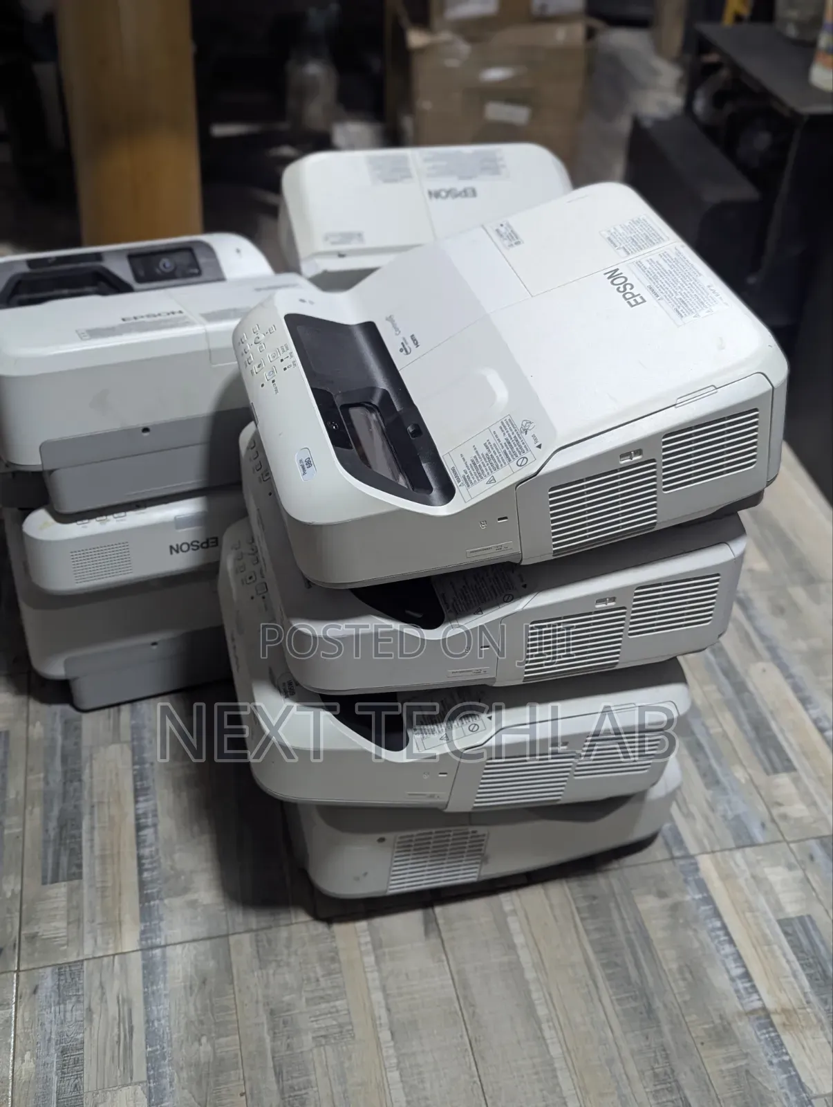 Epson EB-695Wi LCD Projector