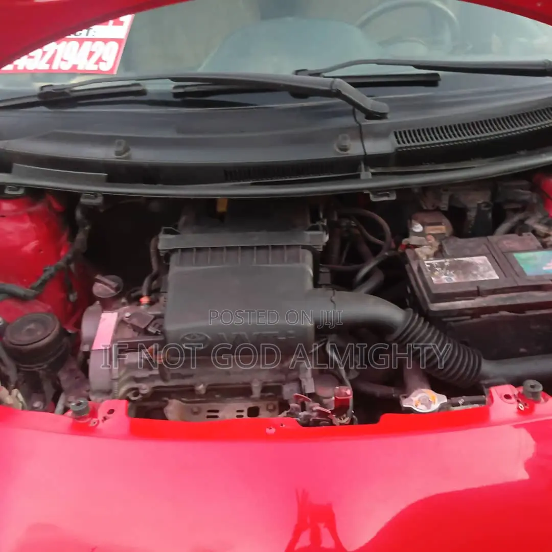 Toyota Vitz 2010 Red