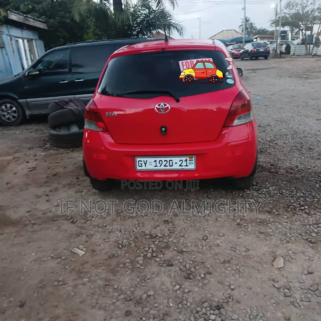 Toyota Vitz 2010 Red