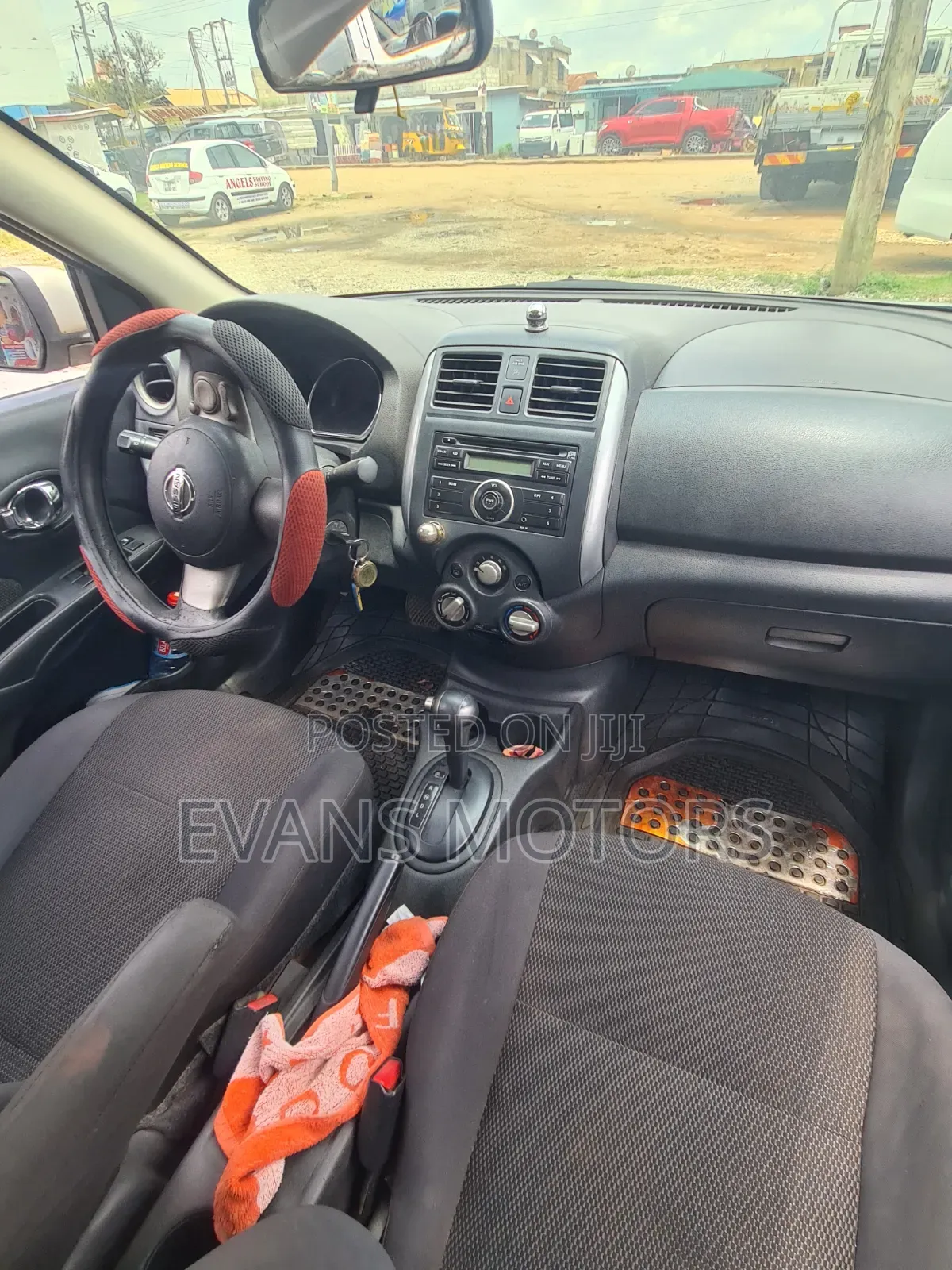 Nissan Versa 1.6 S Sedan CVT 2012 Silver