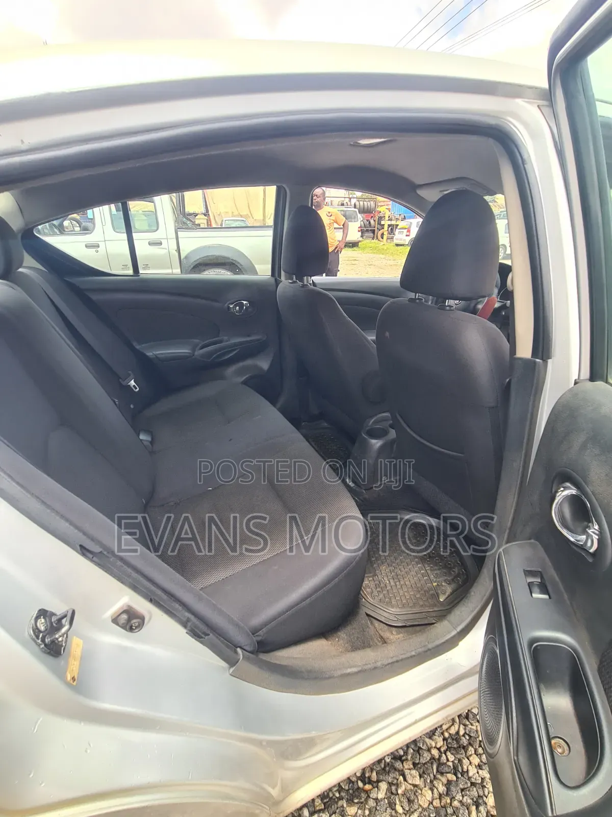 Nissan Versa 1.6 S Sedan CVT 2012 Silver