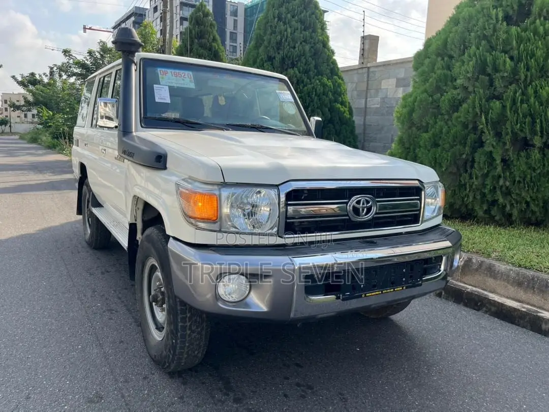 Toyota Land Cruiser 2019 White