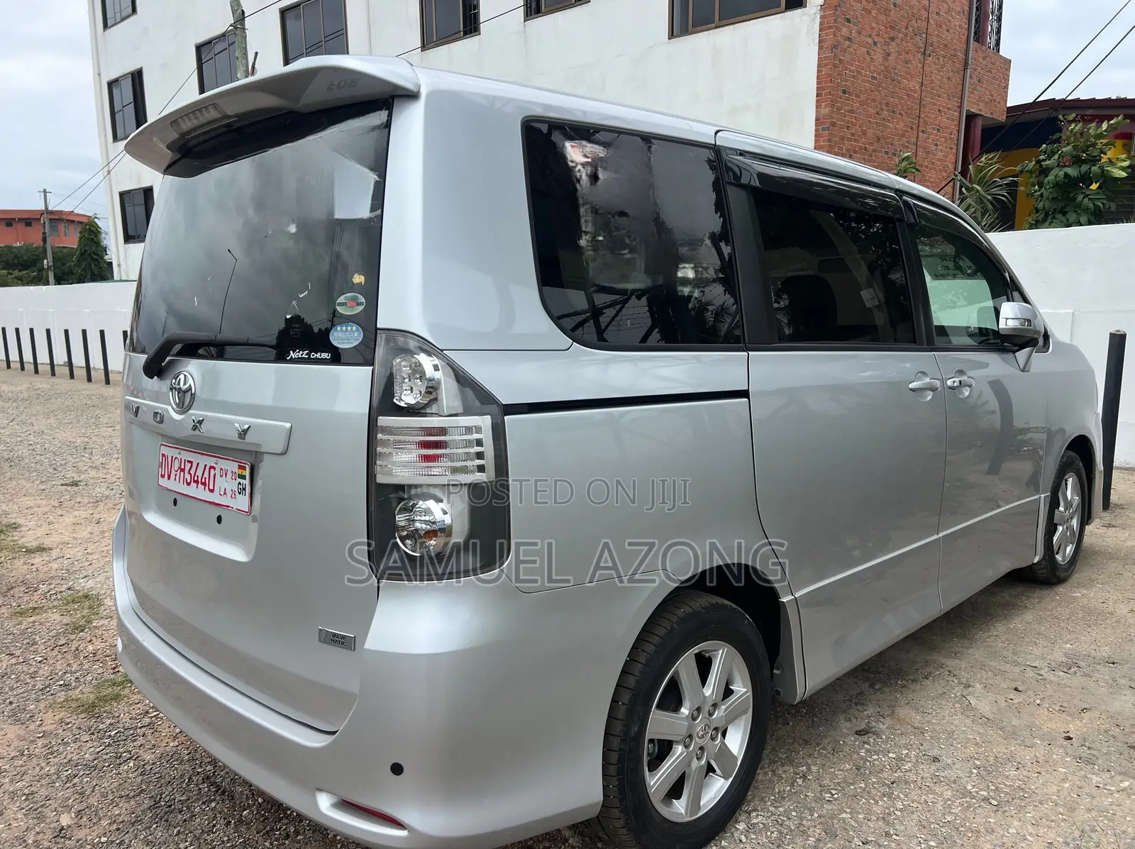 Toyota Voxy X 2WD 8-Seater 2010 Silver