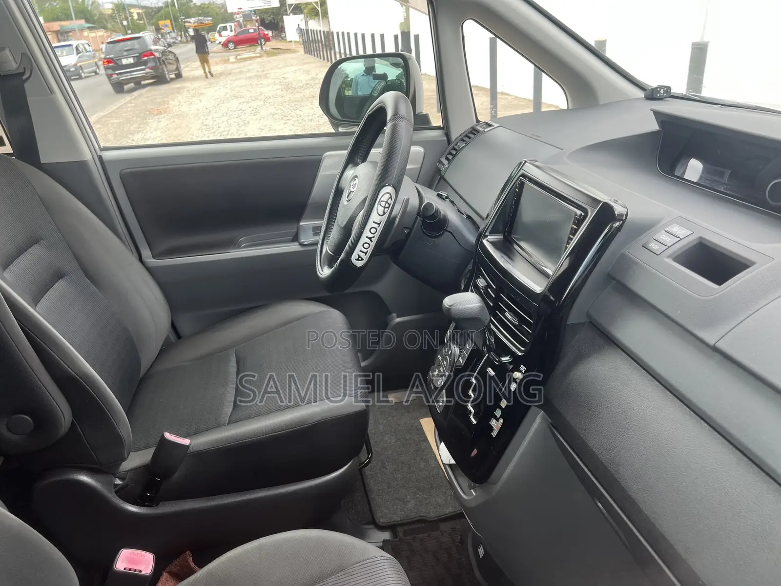 Toyota Voxy X 2WD 8-Seater 2010 Silver