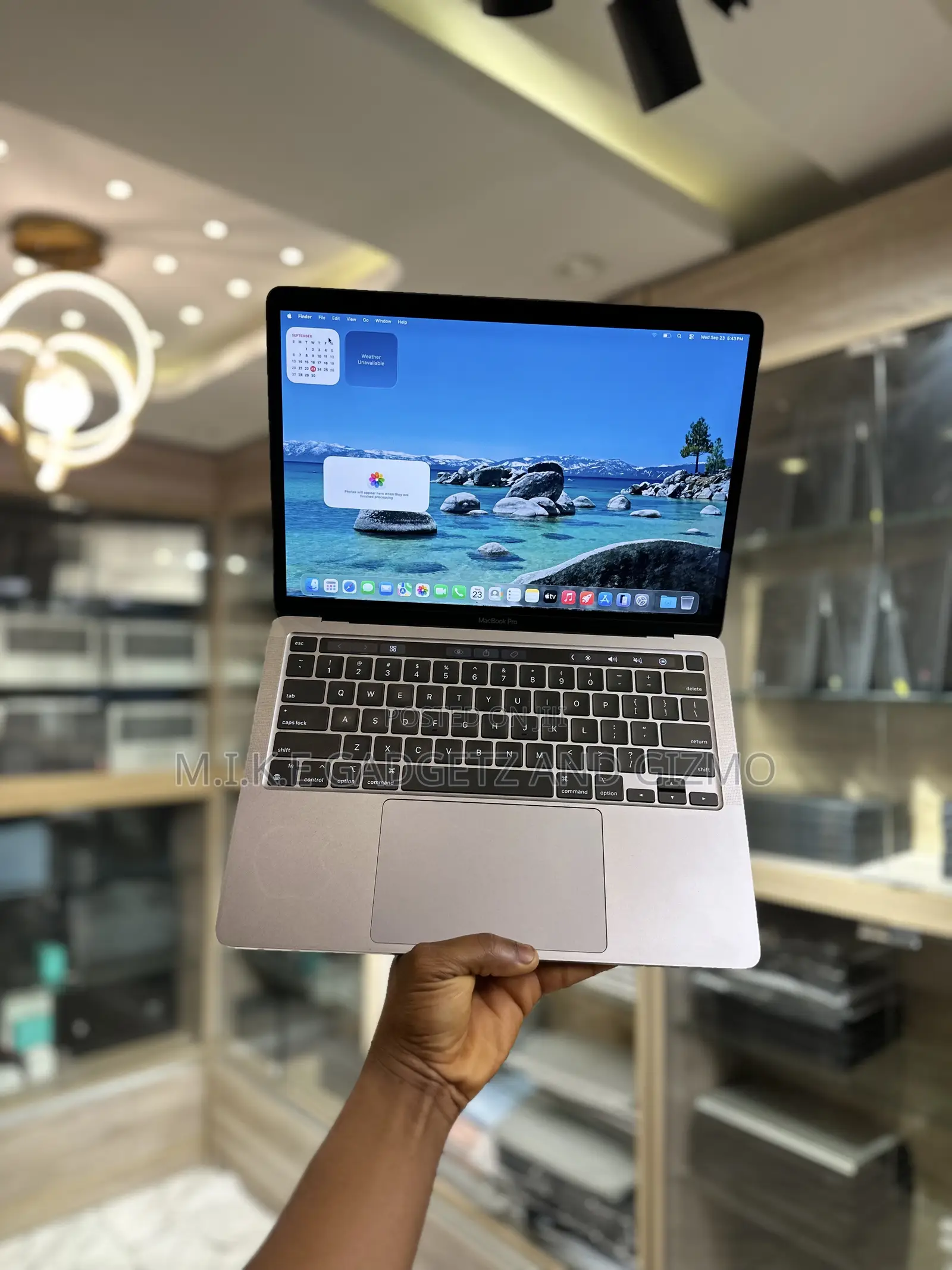 Laptop Apple MacBook Pro 2022 M2 8GB Apple M2 SSD 256GB