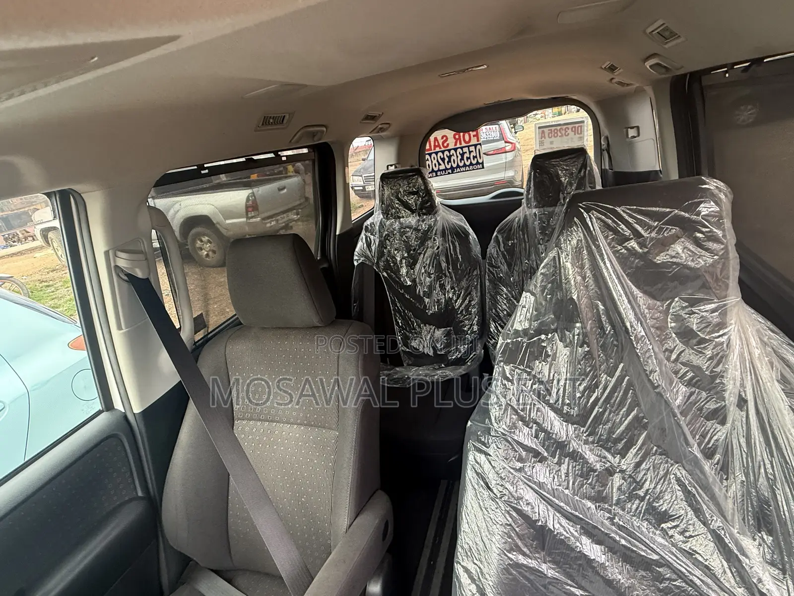 Toyota Voxy X 4WD 7-Seater 2015 White