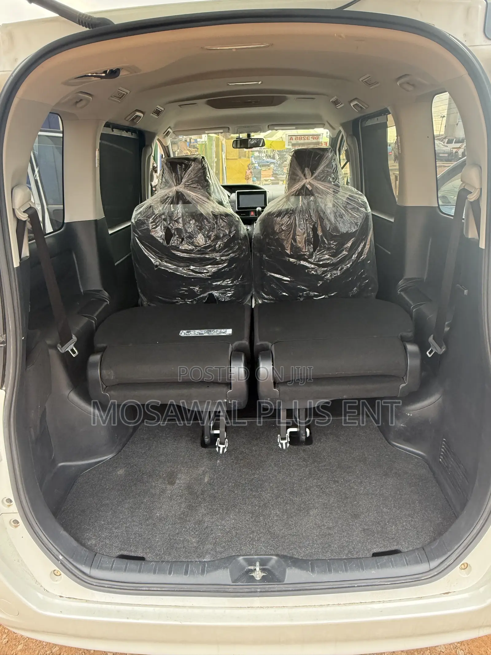Toyota Voxy X 4WD 7-Seater 2015 White