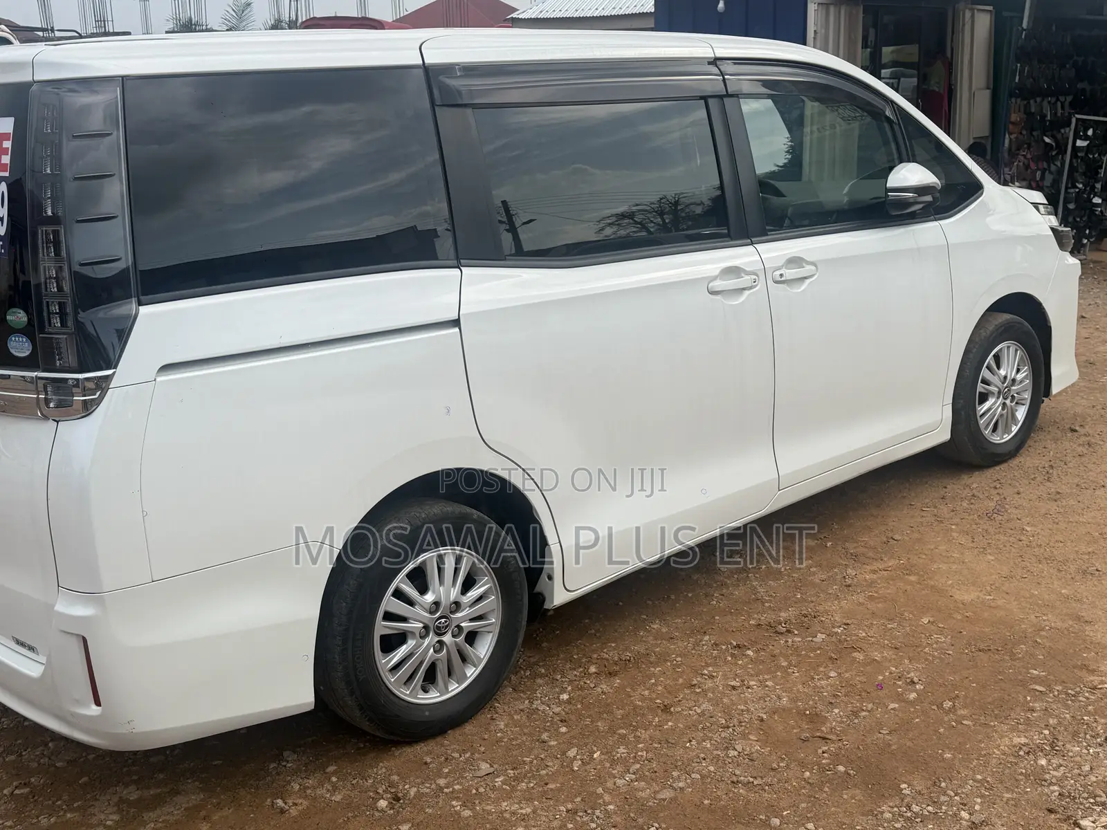 Toyota Voxy X 4WD 7-Seater 2015 White