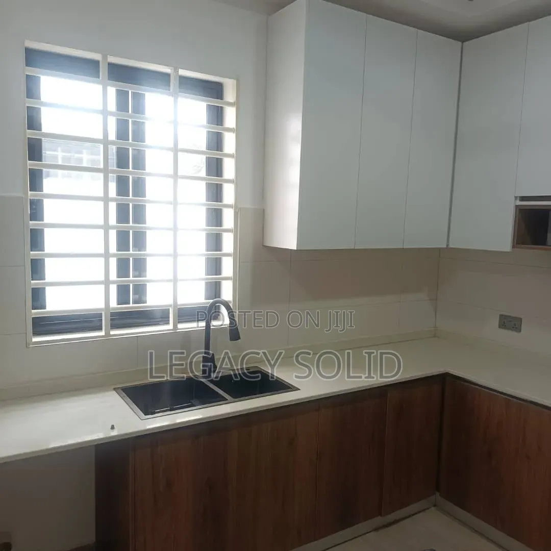 4bdrm Duplex in Legacy Solid Real for rent