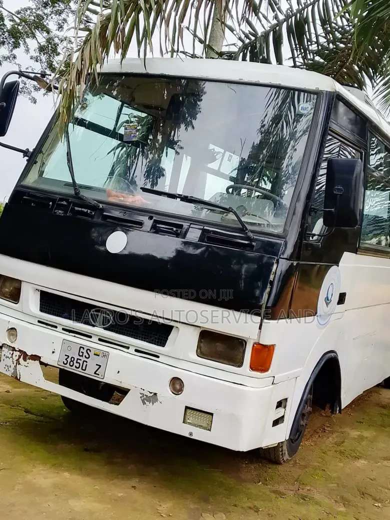 Tata Starbus Ultra Skool 2000 White