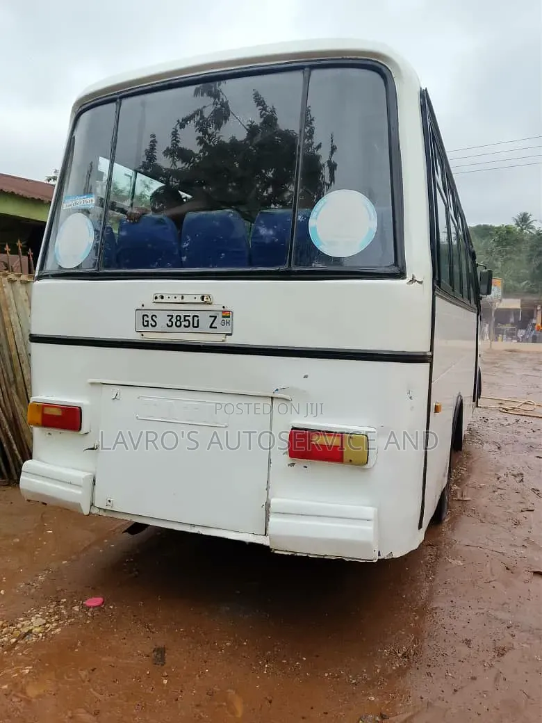 Tata Starbus Ultra Skool 2000 White