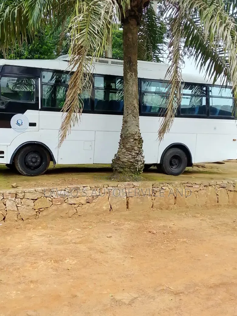 Tata Starbus Ultra Skool 2000 White