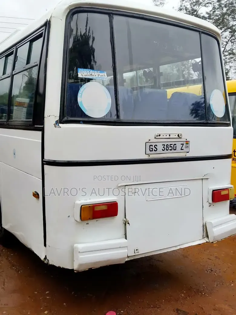 Tata Starbus Ultra Skool 2000 White