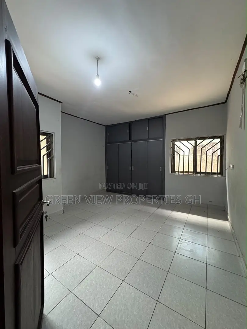 3bdrm House in West Hills Mall Area for rent