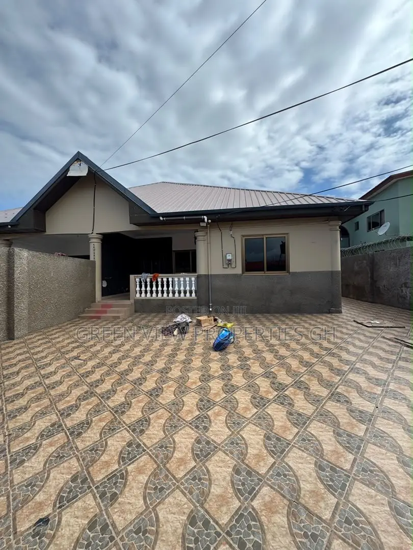 3bdrm House in West Hills Mall Area for rent