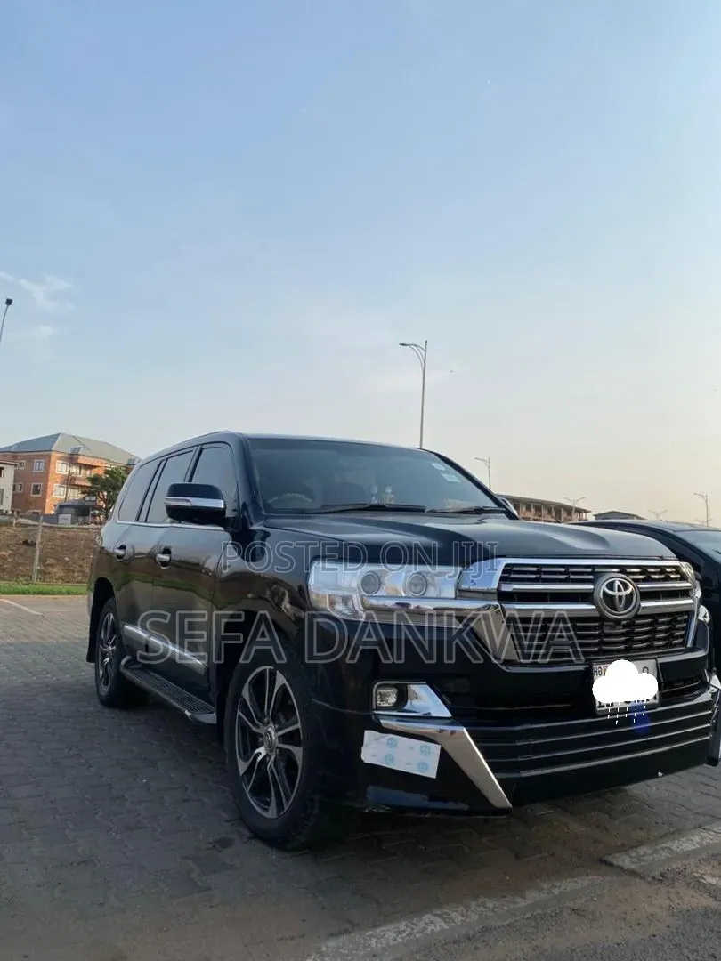 Toyota Land Cruiser 5.7 V8 2014 Black