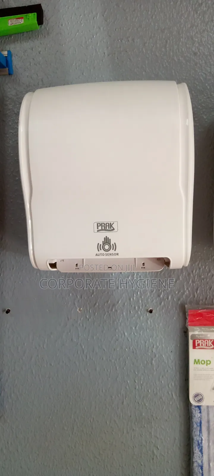 Manual Tissue Dispenser