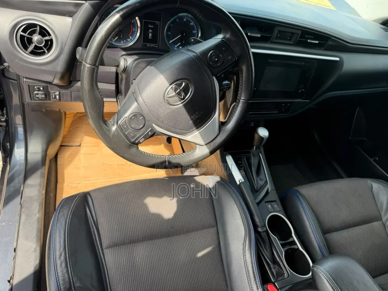 Toyota Corolla SE (1.8L 4cyl 6M) 2019 Gray