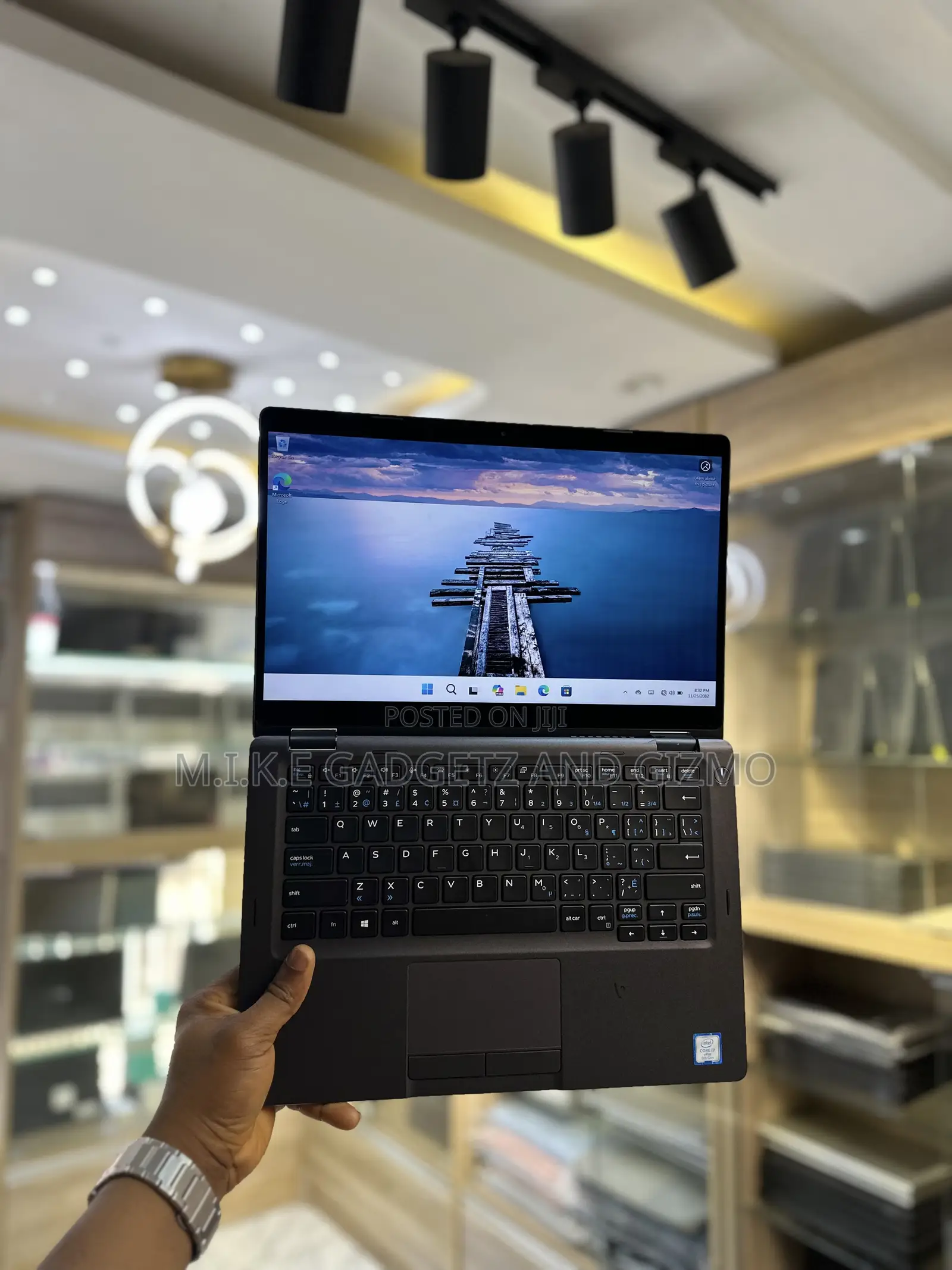 Laptop Dell Latitude 5300 2-in-1 8GB Intel Core i7 SSD 256GB