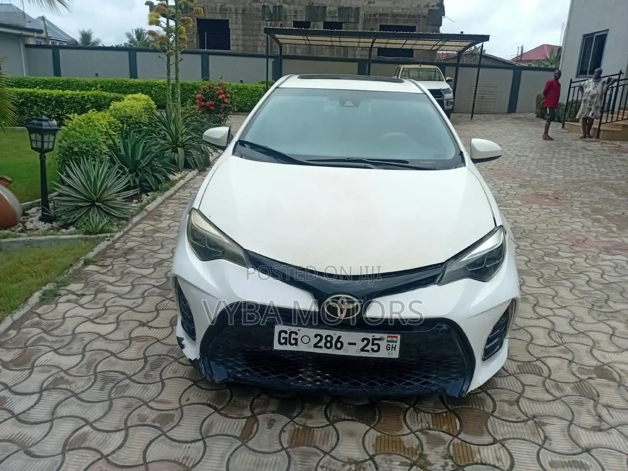 Toyota Corolla LE 4dr Sedan (1.8L 4cyl CVT) 2017 White