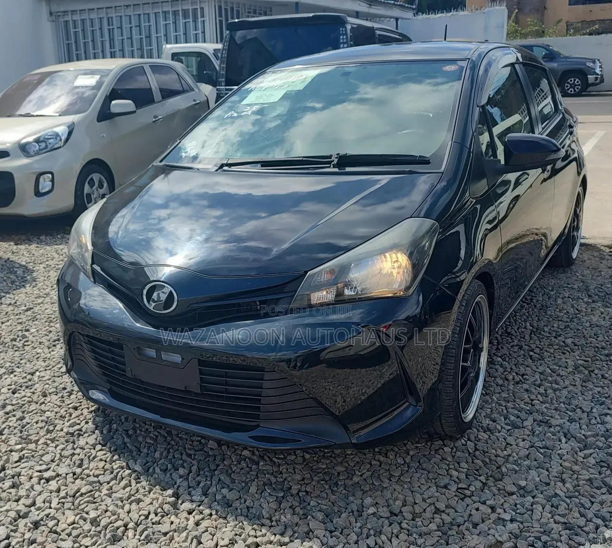 Toyota Vitz 1.3 FWD 5dr 2014 Black