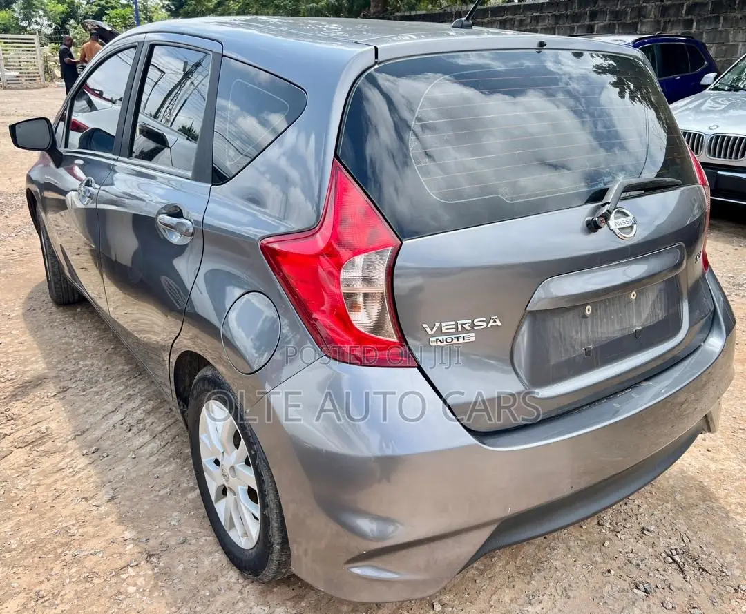 Nissan Versa 1.6 SV 2019 Gray