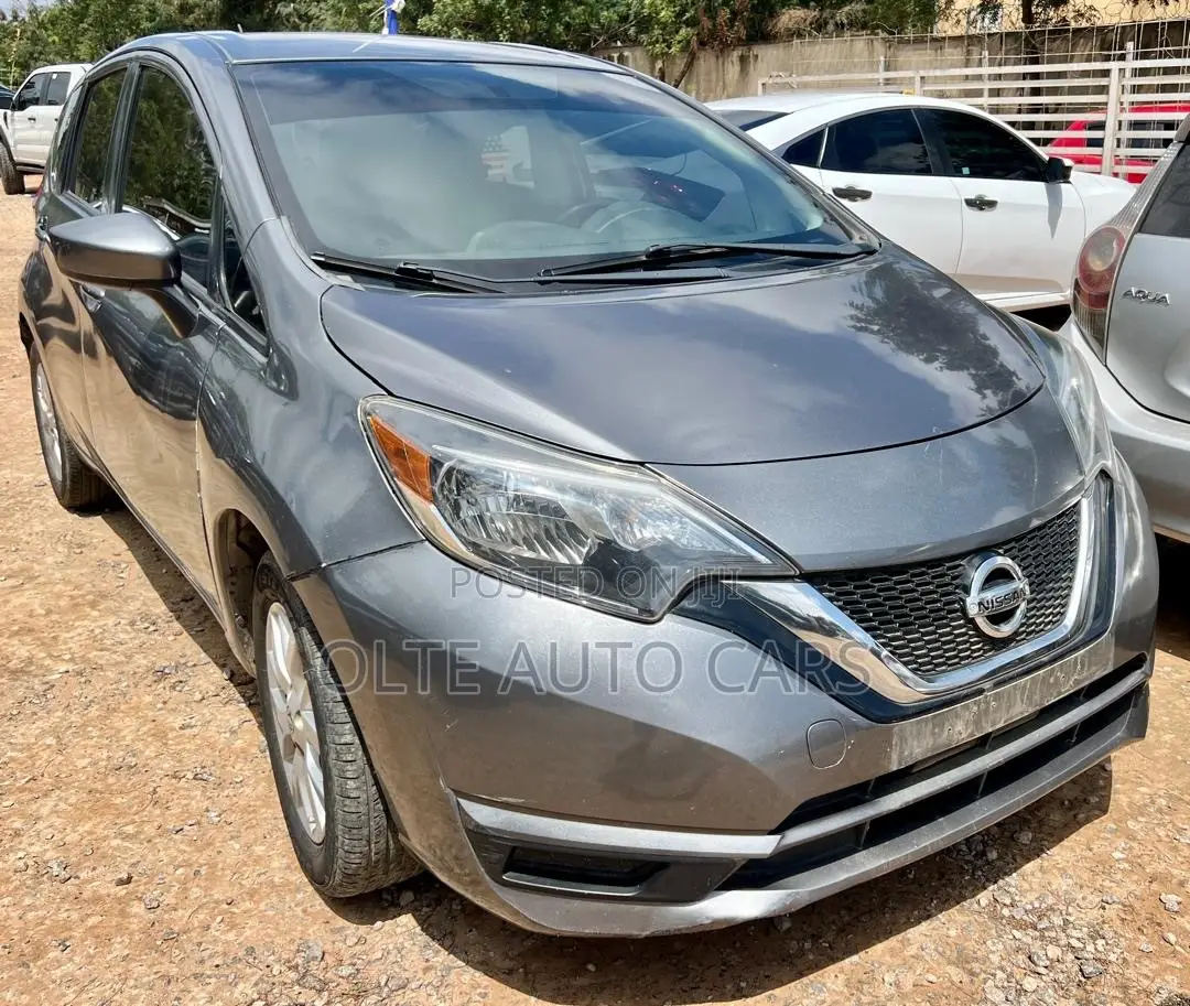 Nissan Versa 1.6 SV 2019 Gray
