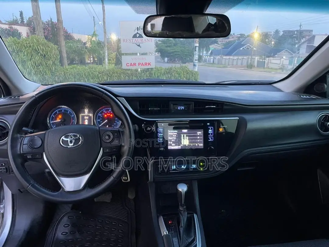Toyota Corolla SE 4dr Sedan (1.8L 4cyl CVT) 2017 Silver