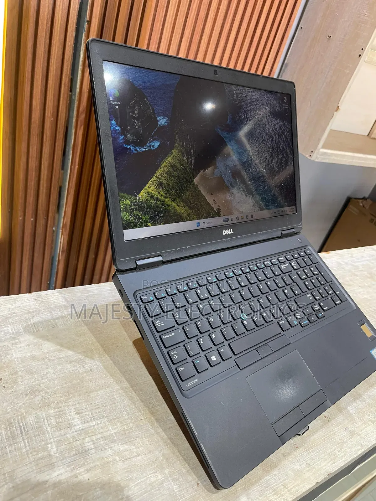 New Laptop Dell Latitude 15 5580 4GB Intel Core i7 SSD 128GB