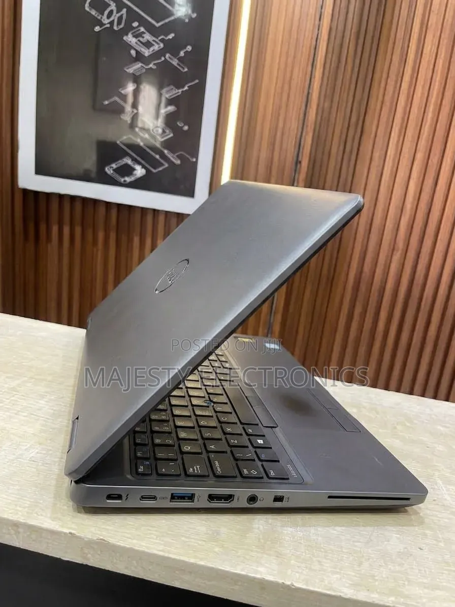 New Laptop Dell Latitude 15 5580 4GB Intel Core i7 SSD 128GB