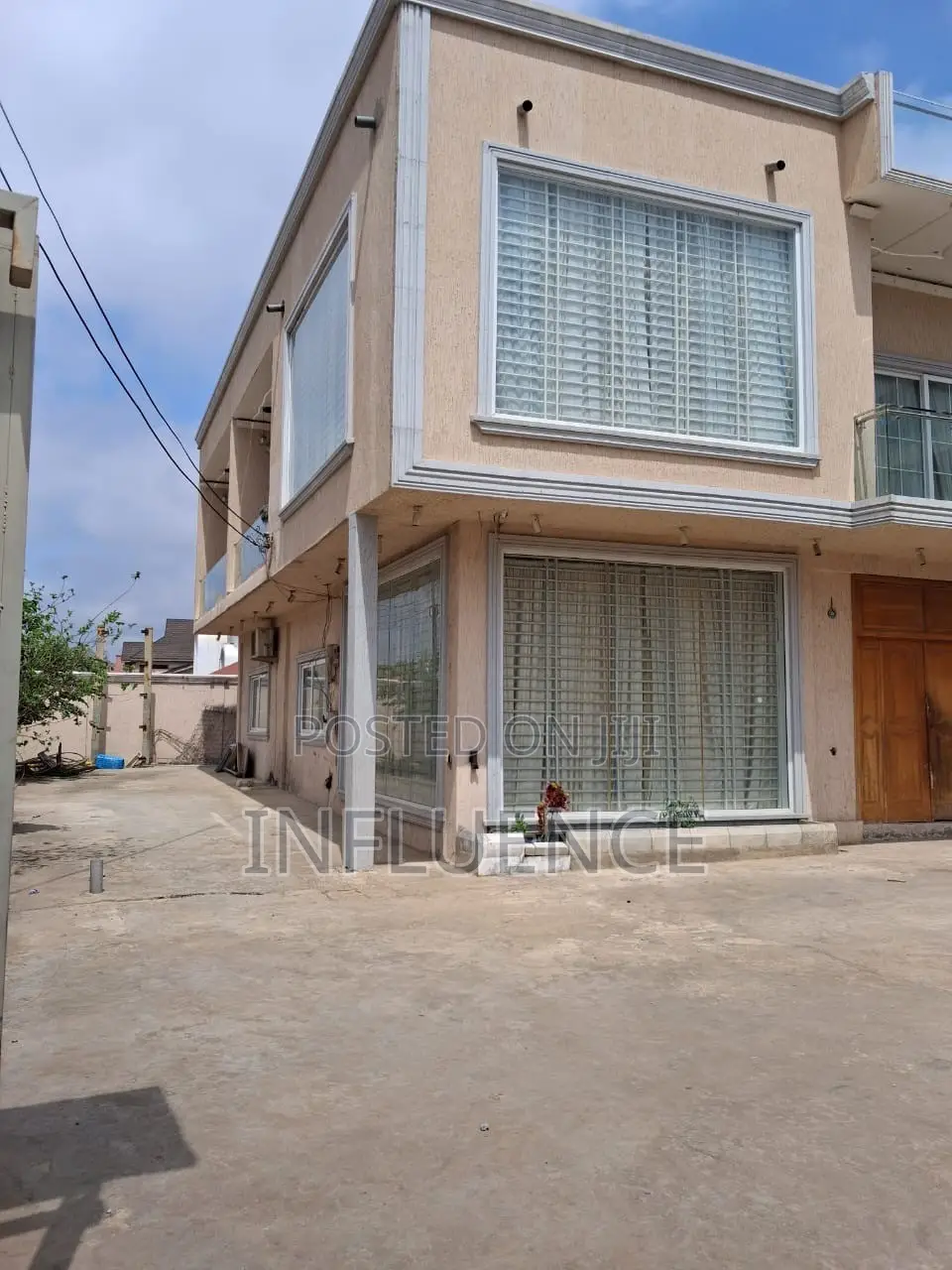 10bdrm House in Adjirigano, East Legon for sale