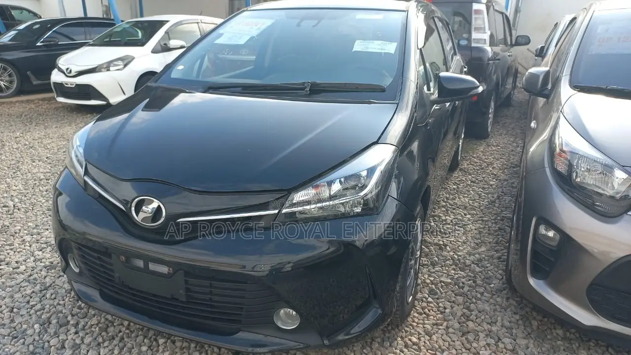 Toyota Vitz 1.3 FWD 3dr 2015 Black