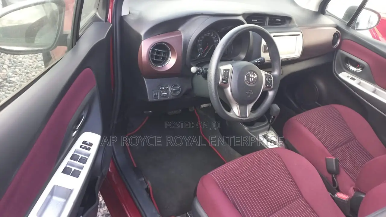 Toyota Vitz 1.3 FWD 3dr 2015 Burgundy