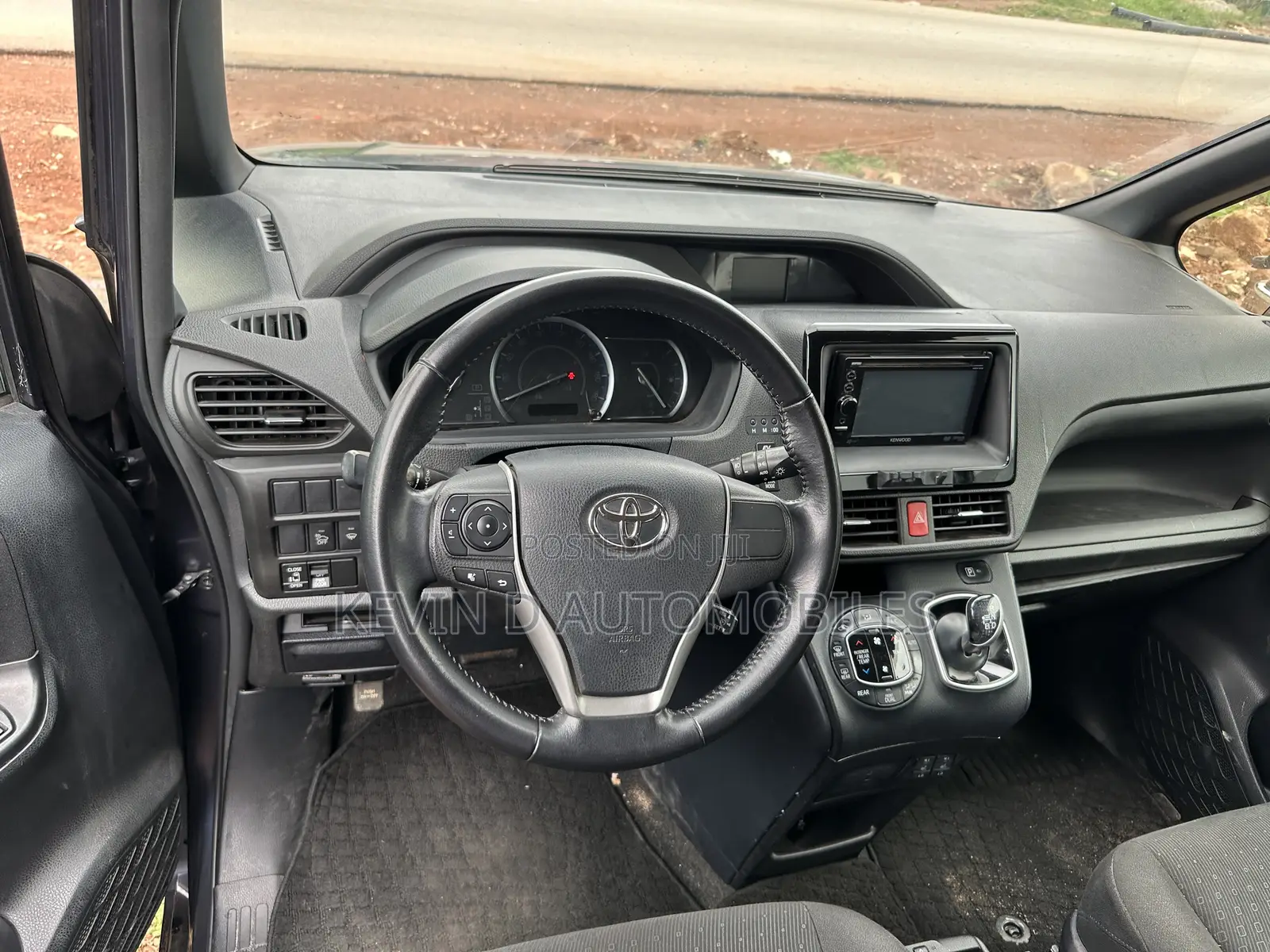 Toyota Voxy Hybrid X 2WD 7-Seater 2015 Blue