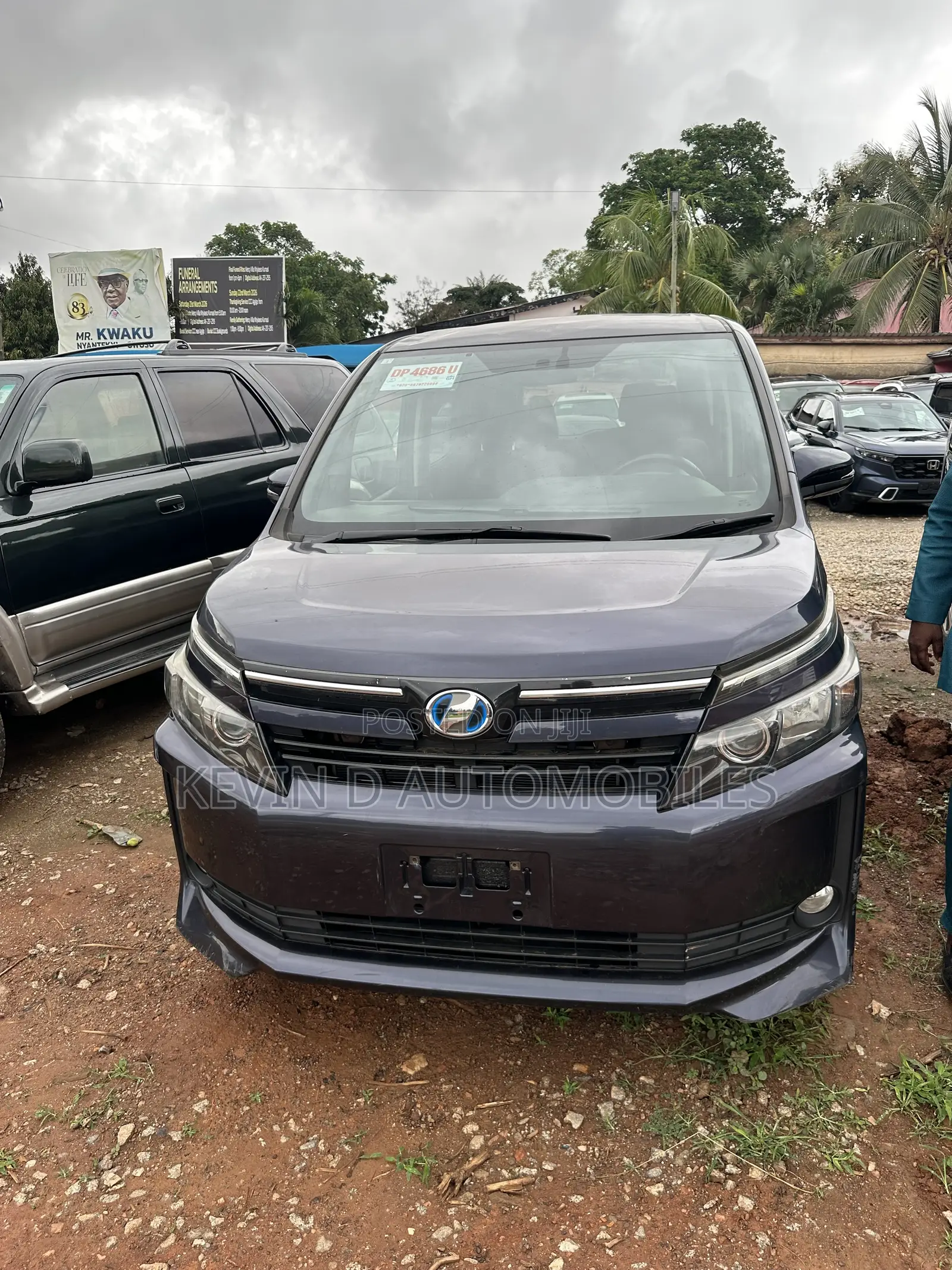 Toyota Voxy Hybrid X 2WD 7-Seater 2015 Blue