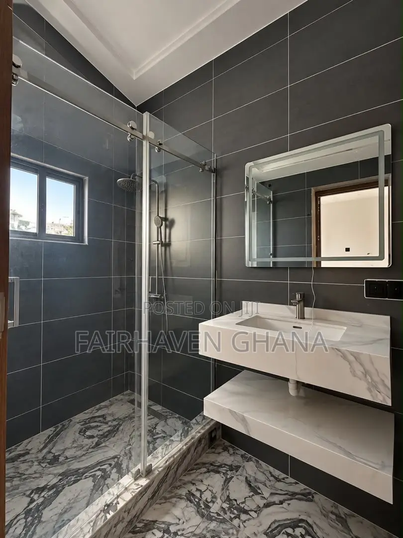 Furnished 4bdrm Apartment in Fairhaven, East Legon for sale