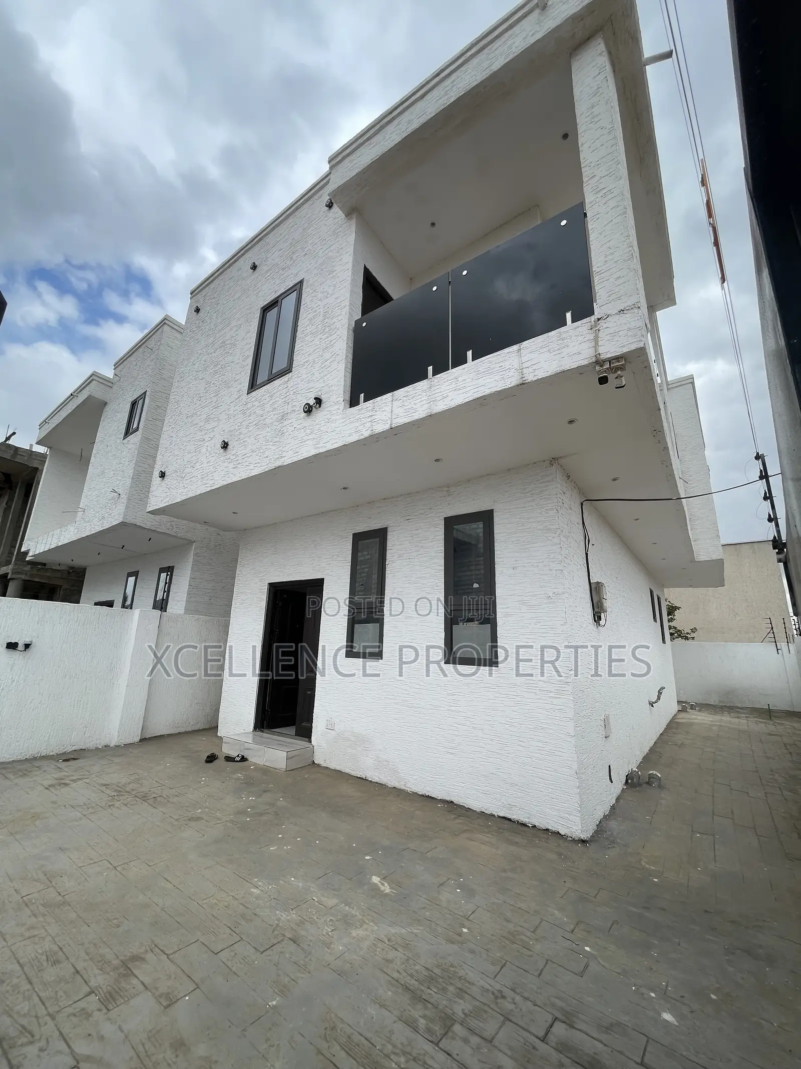 3bdrm Duplex in Xcellence Properties, East Legon for sale