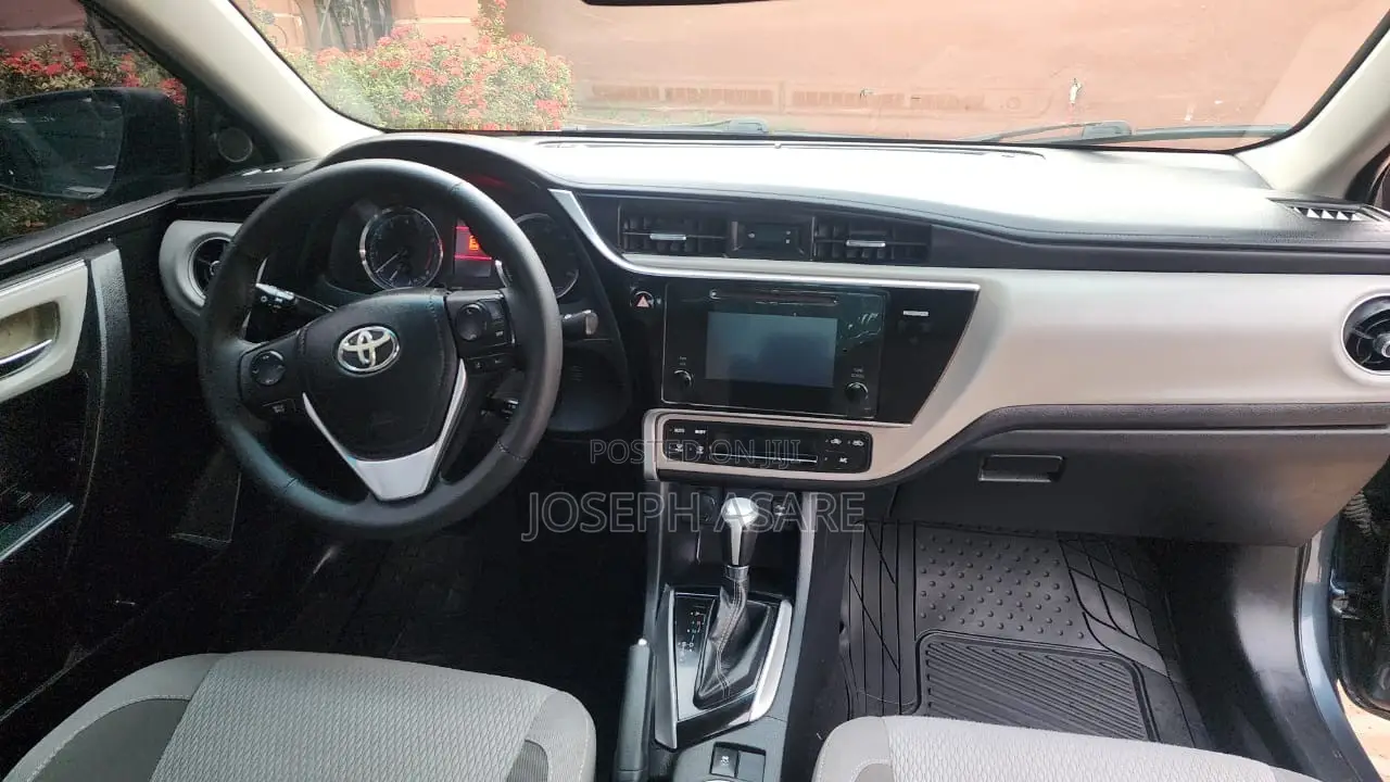 Toyota Corolla 2017 Gray