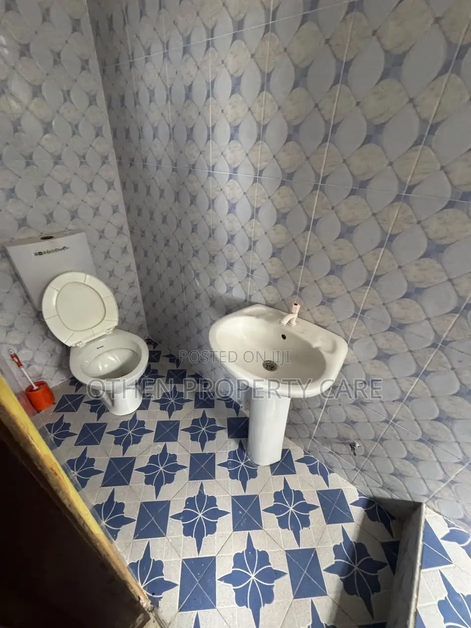 2bdrm Apartment in Othen Property Care, Achimota for rent