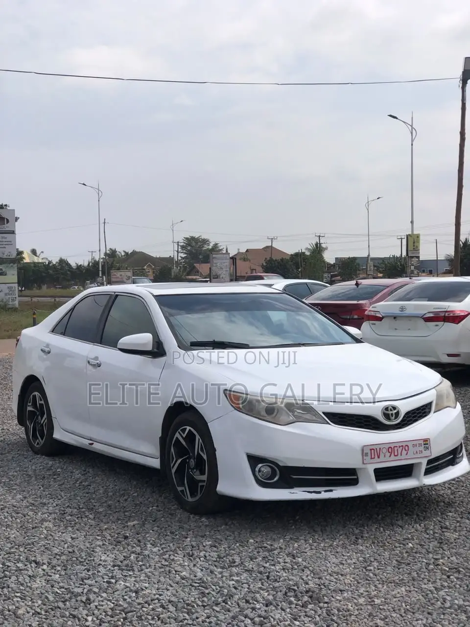 Toyota Camry SE 4dr Sedan (2.5L 4cyl 6A) 2014 White