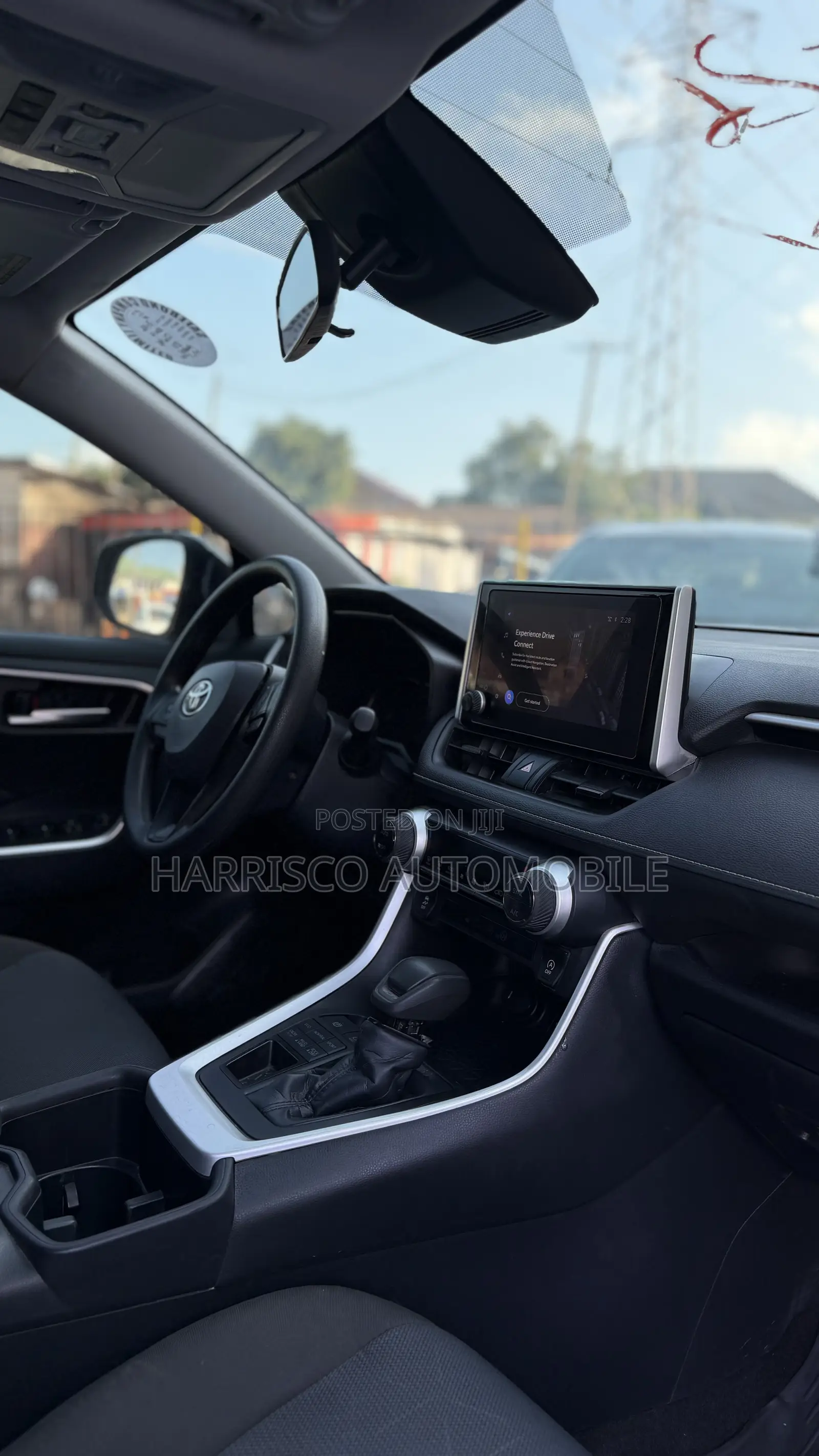 Toyota RAV4 XLE 2025 Black